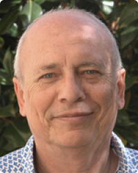 Yves Boulvin est formateur en relations humaines, psychologue et consultant. Il organise depuis de nombreuses années des stages en entreprise, parallèlement à son activité de thérapeute. Il anime depuis plus de vingt ans les émissions Foi et psychologie retransmises sur différentes radios francophones. Yves Boulvin
