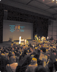 Frère Jonathan met une claque au forum "Le peuple de la paix". Sm498_vvd